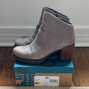 OTBT Montana Stone Suede Ankle Boots. Size 7.5